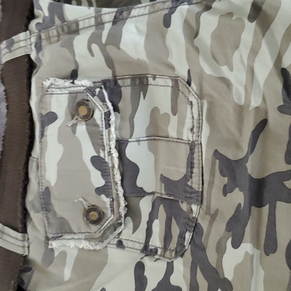 Shorts - Picture 5 of 6